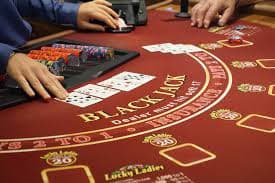 Tim ufcslot99 bekerja di kantor modern dengan fokus pada keamanan dan layanan pelanggan